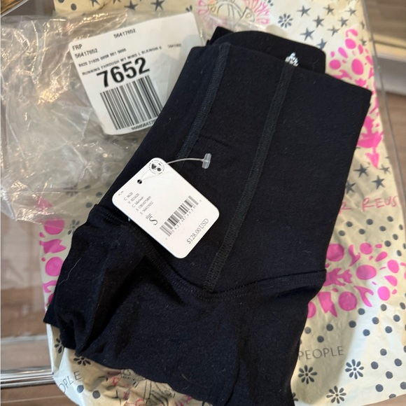 FREE PEOPLE MOVEMENT Running Through My Mind Blk/Noir Size SMALL - Picture 2 of 8